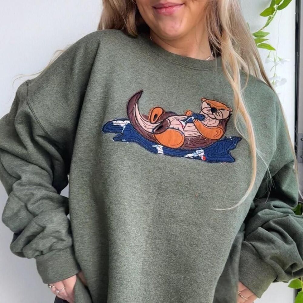 NWT otter with fish patchwork embroidered olive green crewneck sweatshirt